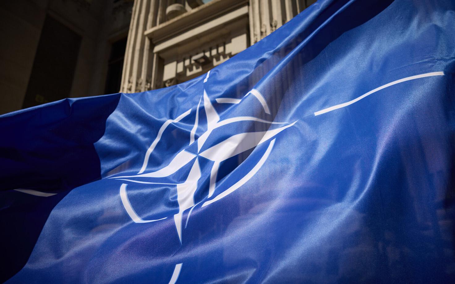 Флаг НАТО.