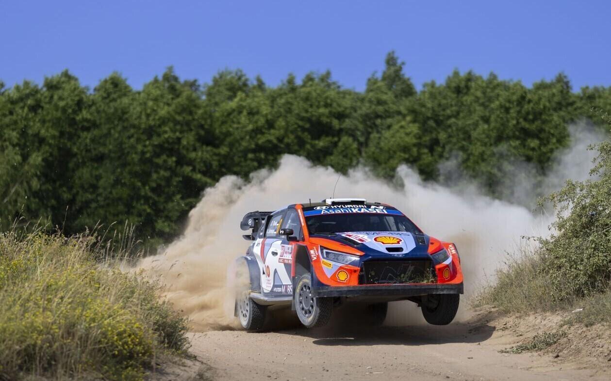 Ott Tänak and co-driver Martin Järveoja in action in the Hyundai i20 in Latvia.