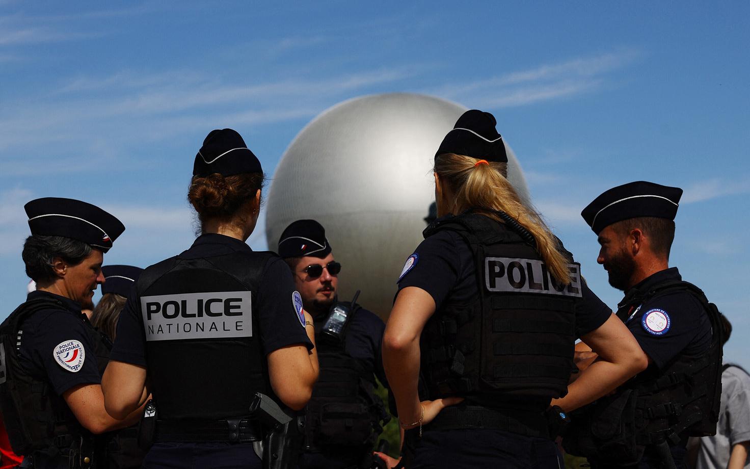 Французские полицейские.