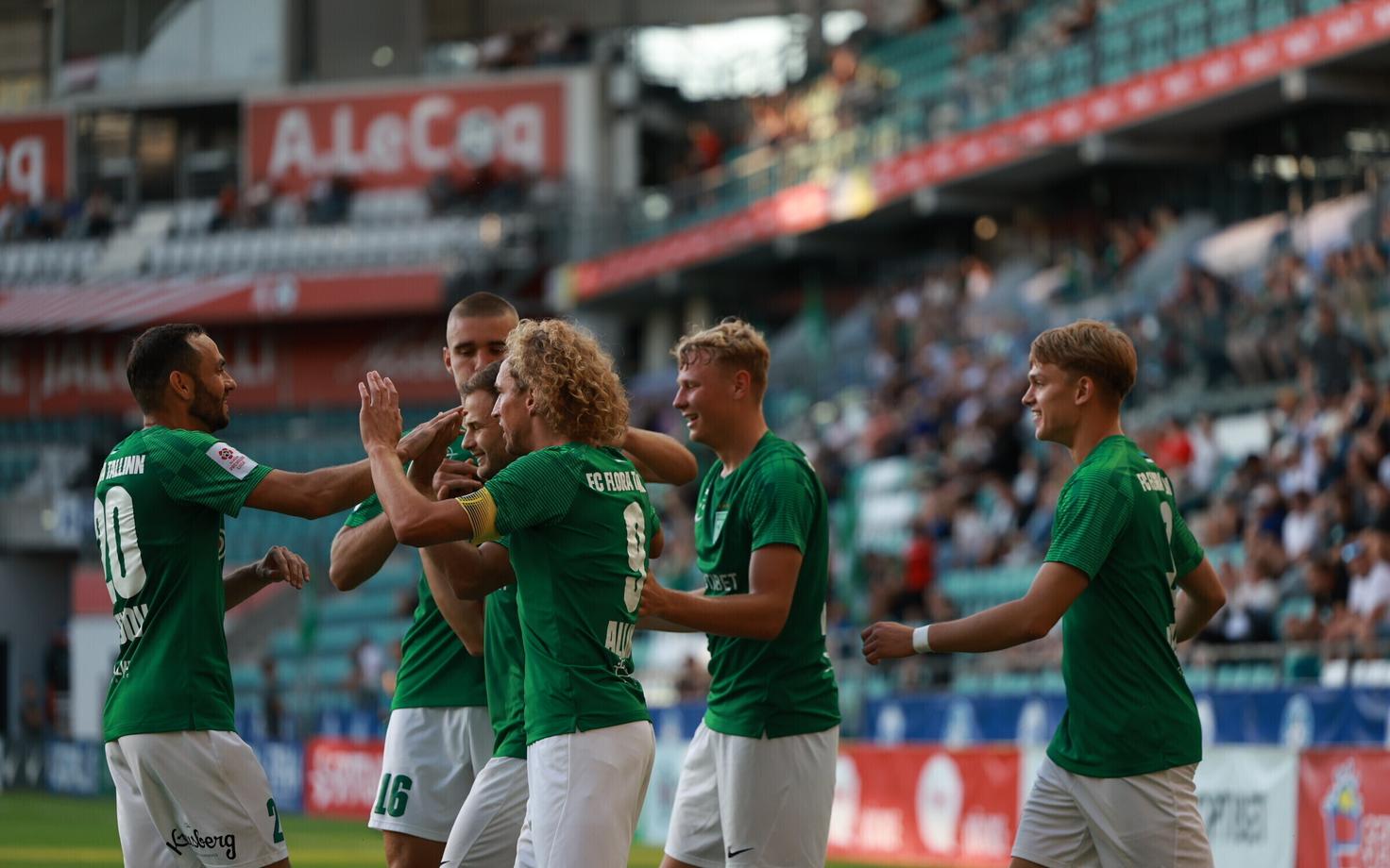 Футболисты