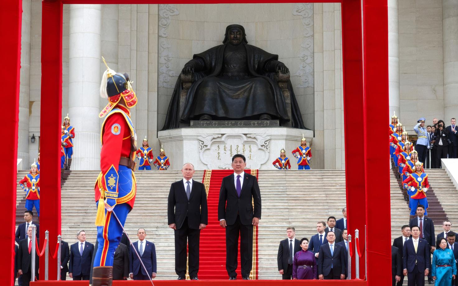 Vladimir Putin hiljutisel visiidil Mongoolias koos sealse presidendi Uhnaagijn Hürelsühiga.