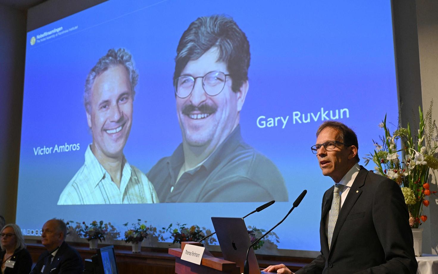 Nobeli auhinna meditsiini või füsioloogia vallas pälvisid sel aastal Victor Ambros ja Gary Ruvkun.