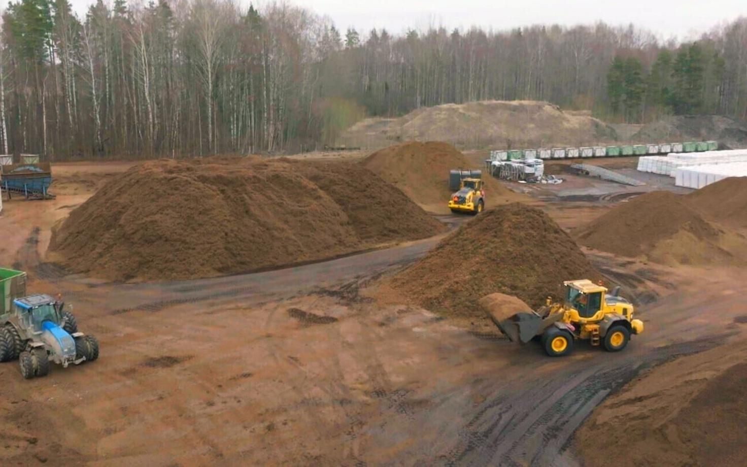 Добыча торфа.