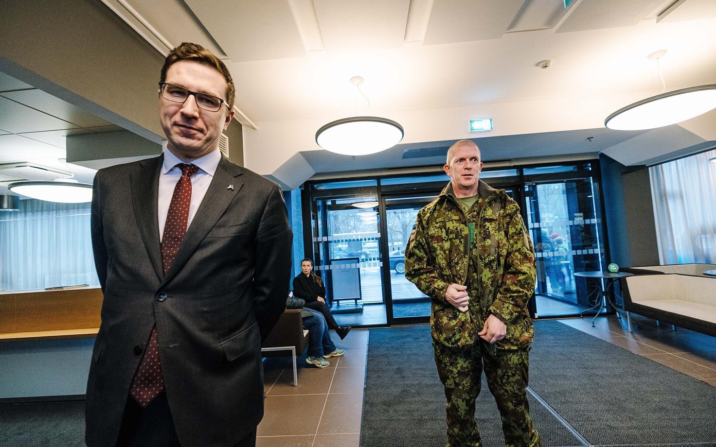 Kusti Salm (left) and Maj. Gen. Martin Herem in the ERR Radio House on April 22, 2024.