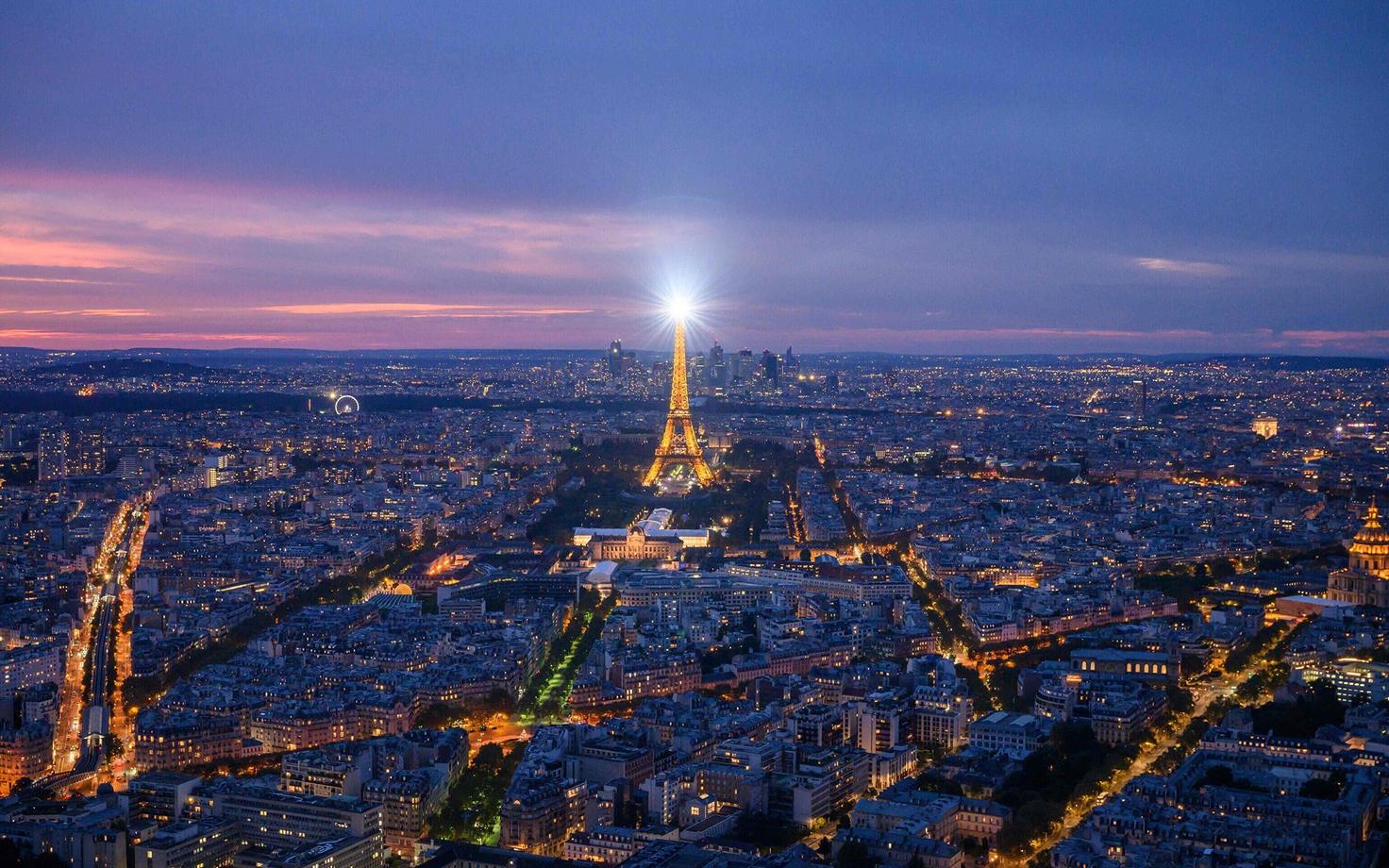 Париж.