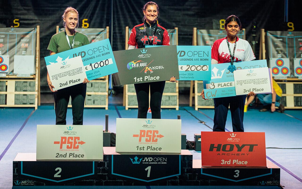 Meeri-Marita Paas (vasakul)