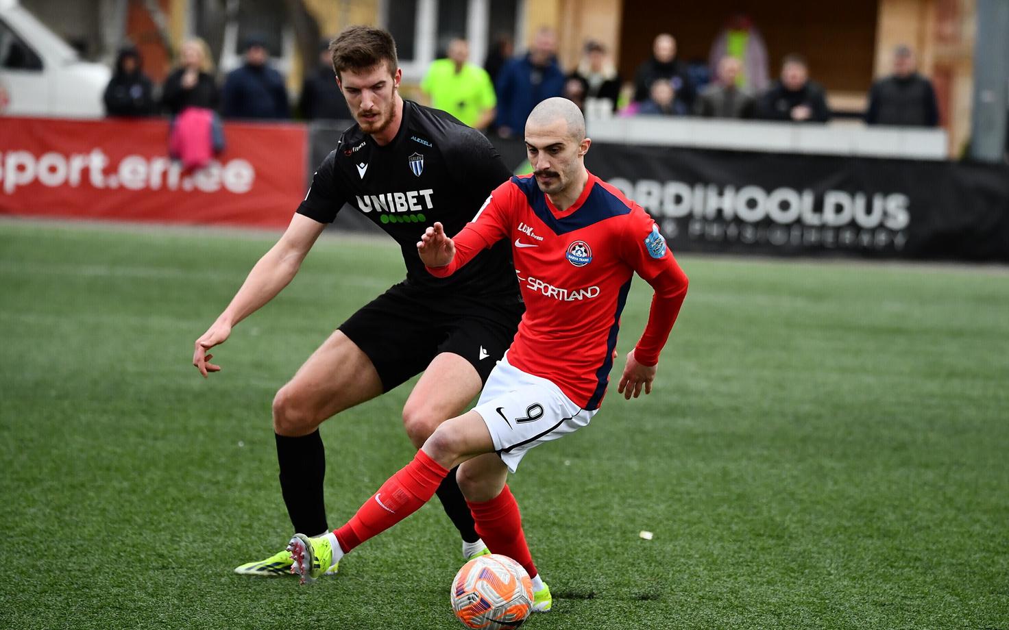 Серго Кухианидзе (с мячом).