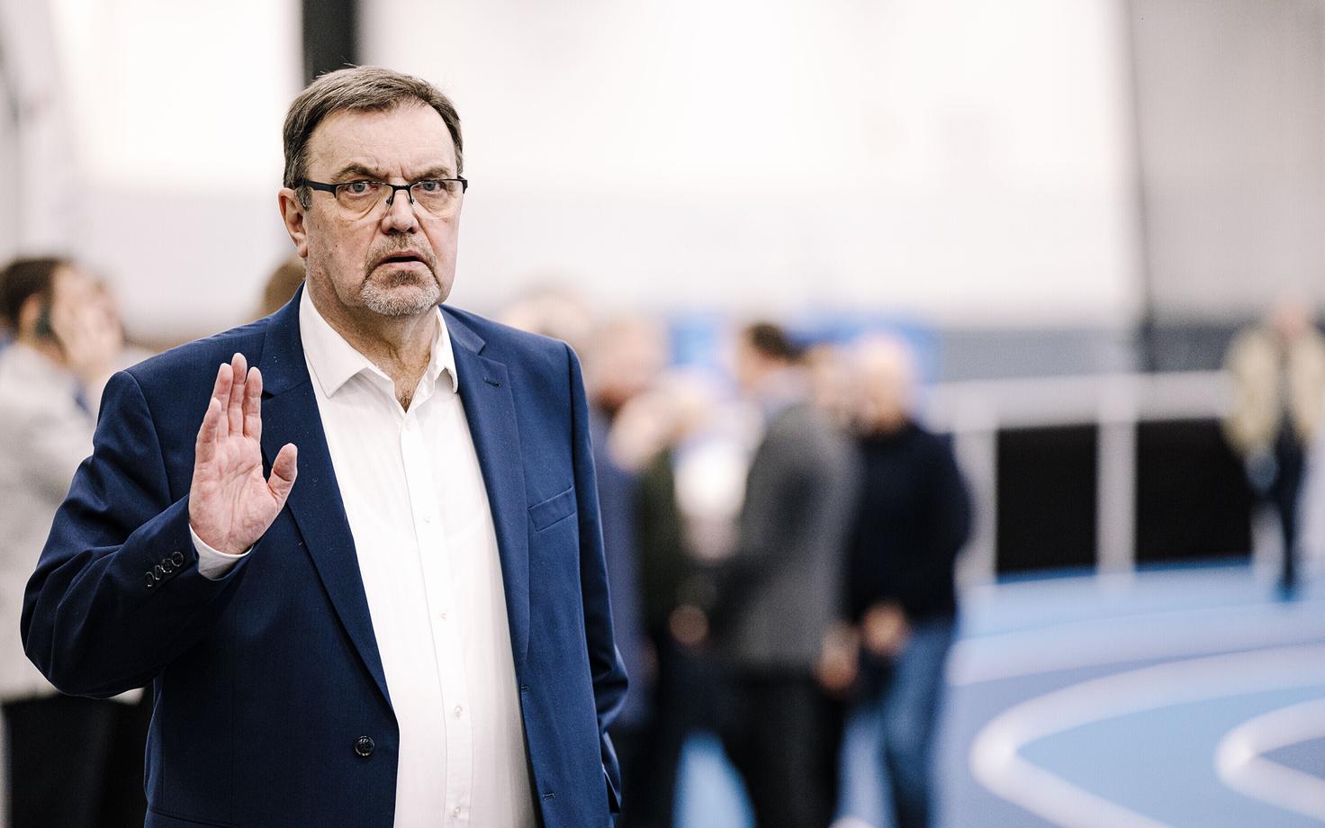 Юри Дорбек.