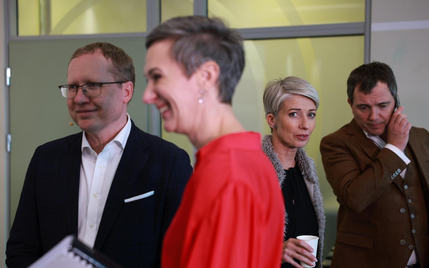Andrus Durejko ja Merike Saks, tagaplaanil Anne Mere
