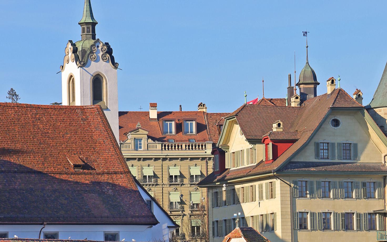 Väike ja tagasihoidlik Peetri kirik on üks vanemaid kirikuid Luzerni linnas.