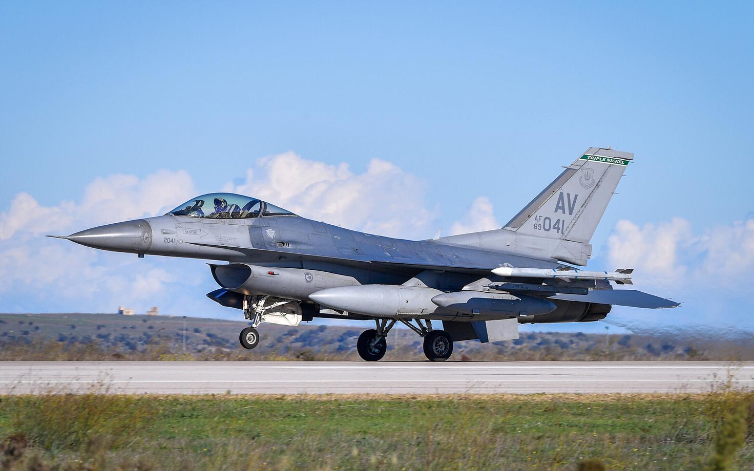 Ukraina armeele kuuluv F-16 HÄVITAJA