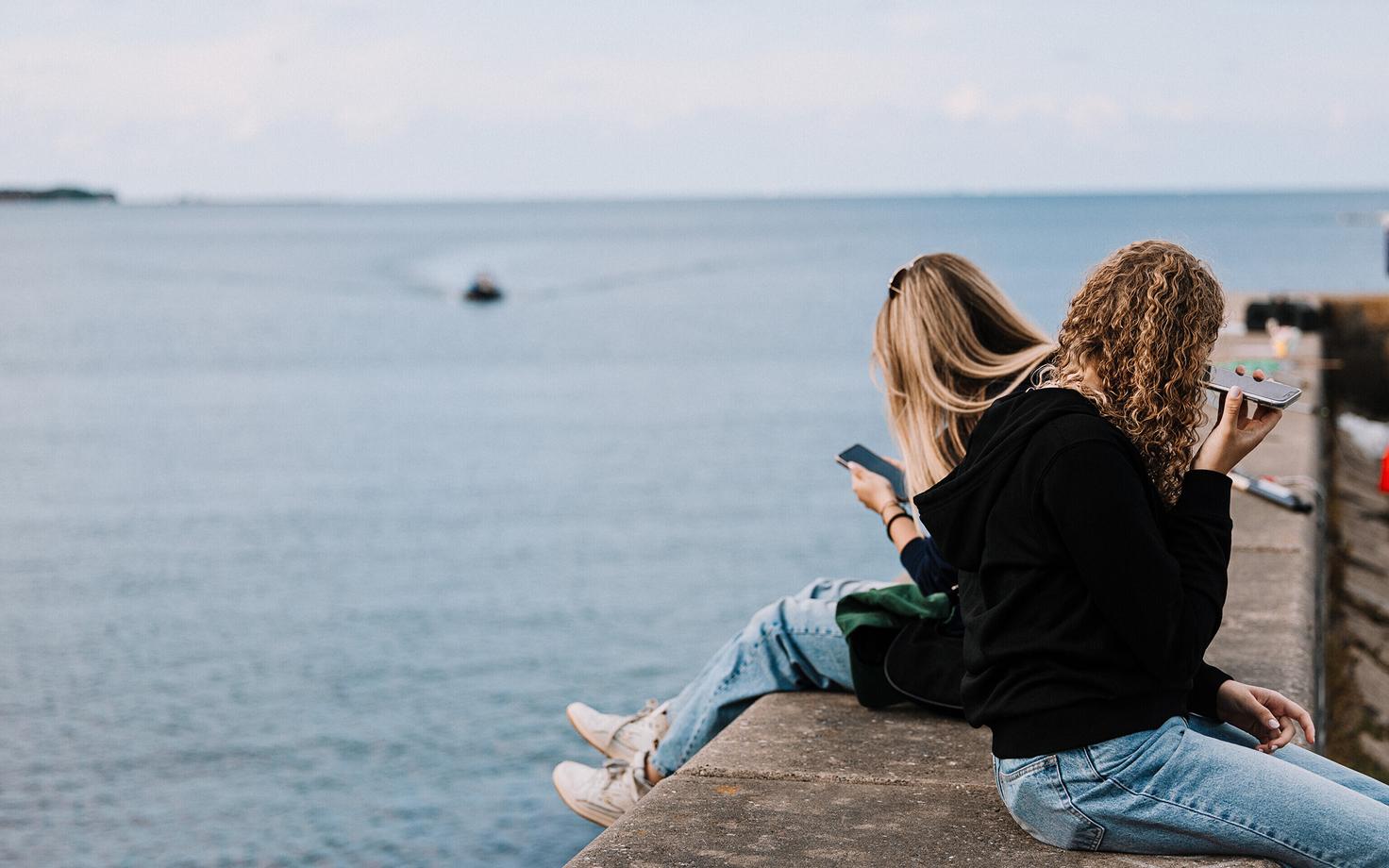 Noored linnahalli katusel