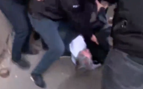 Politsei kandmas Gruusia opositsioonierakonna liidrit