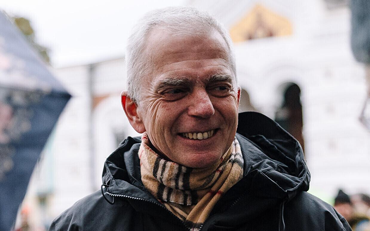 Kaarel Tarand kultuuritöötajate kärpevastasel meeleavaldusel.