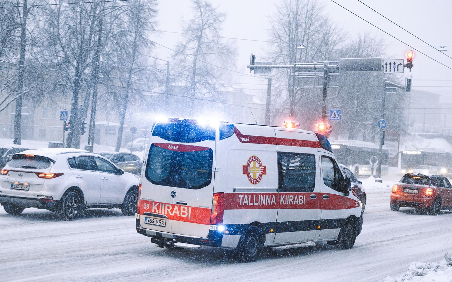 Kiirabiauto. Foto on illustreeriv.