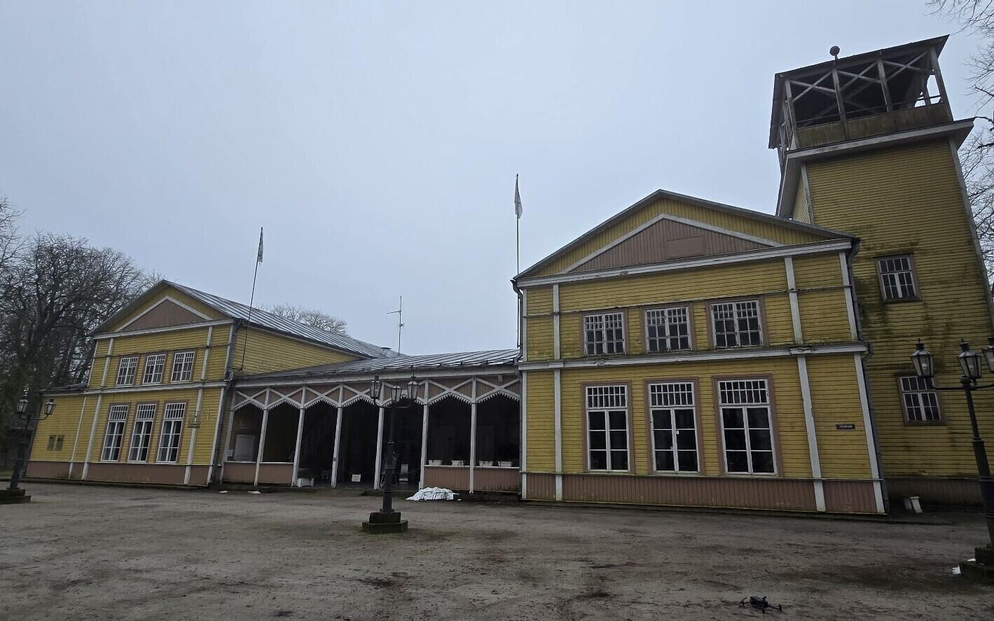 Судебный исполнитель выставил на продажу здание курзала в Курессааре.