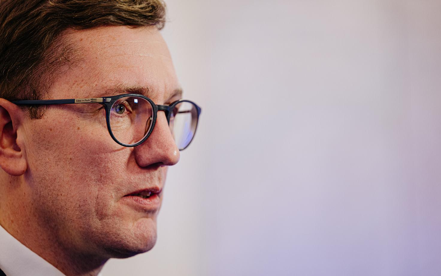 Кристен Михал.