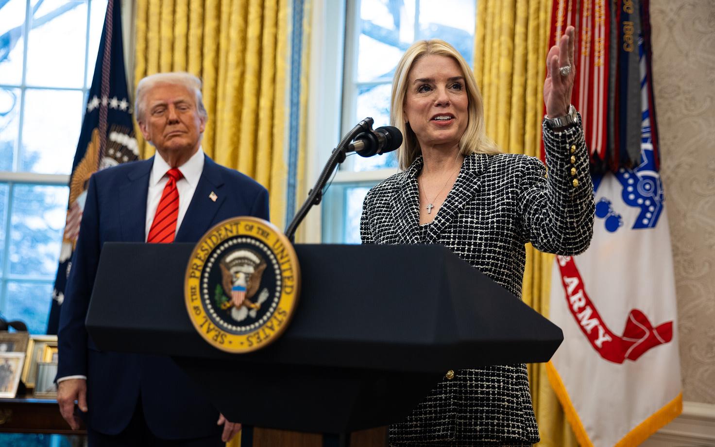 President Donald Trump ja justiitsminister Pam Bondi