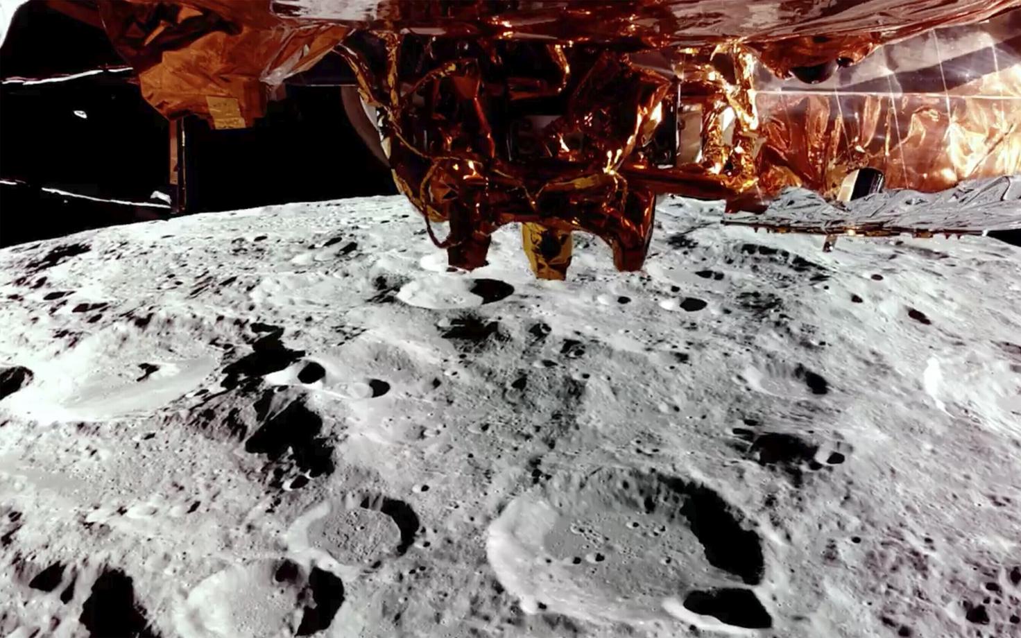 Blue Ghost Kuu orbiidil.