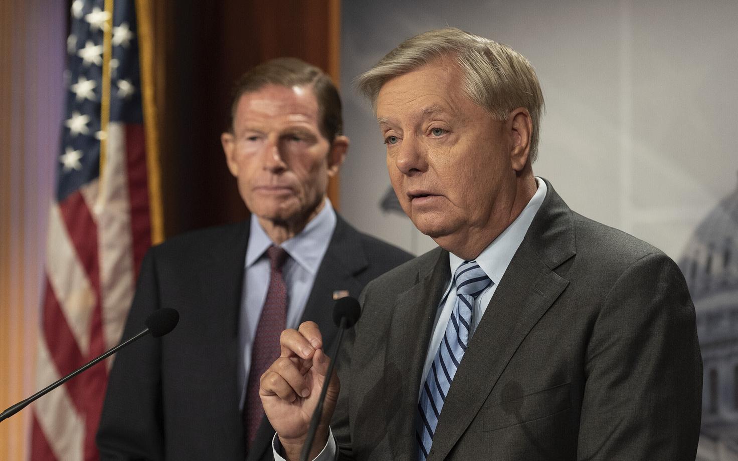 Vene-sanktsioonide eelnõu koostanud USA senaatorid Lindsey Graham (esiplaanil) ja Richard Blumenthal.