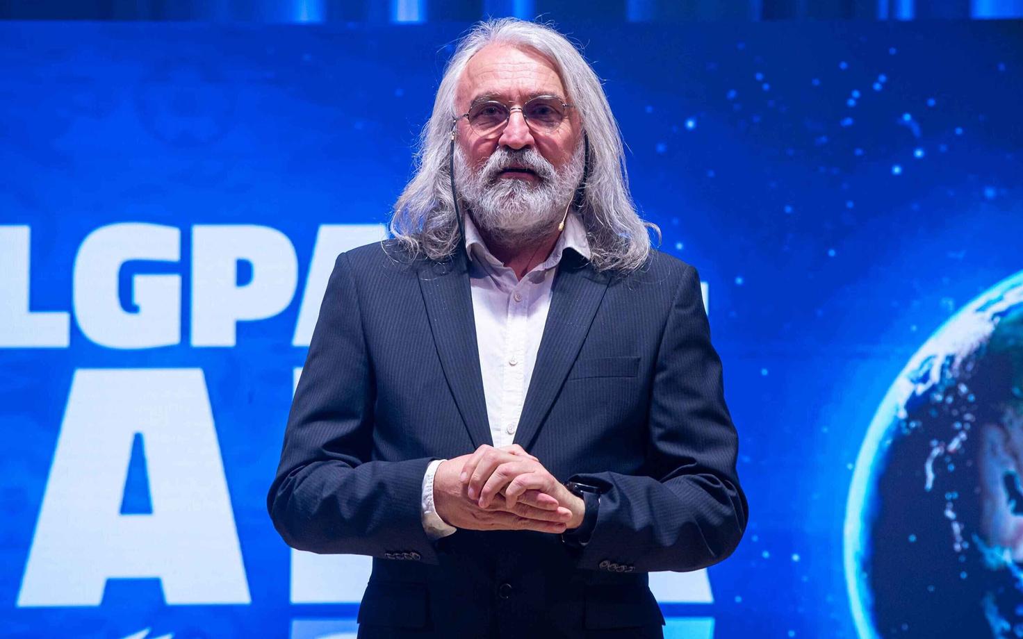 Айвар Похлак.