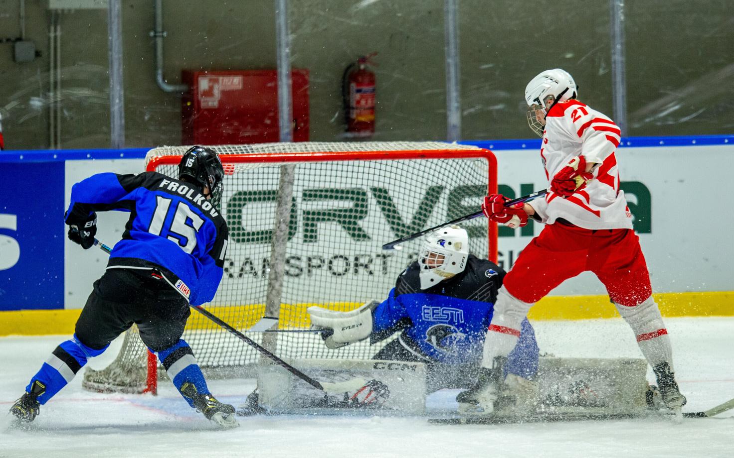 Аким Фрольков открыл счет в матче.