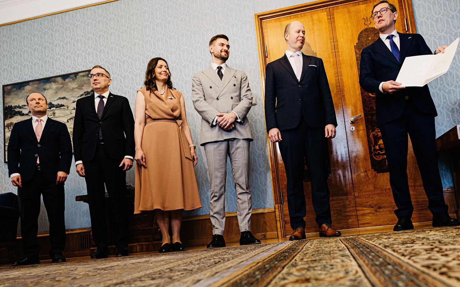 Пять новых министров во главе с премьером Кристеном Михалом.