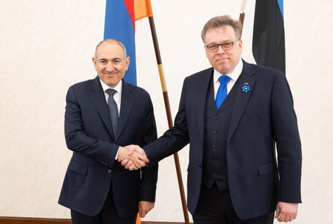 Лаури Хуссар и Никола Пашинян.