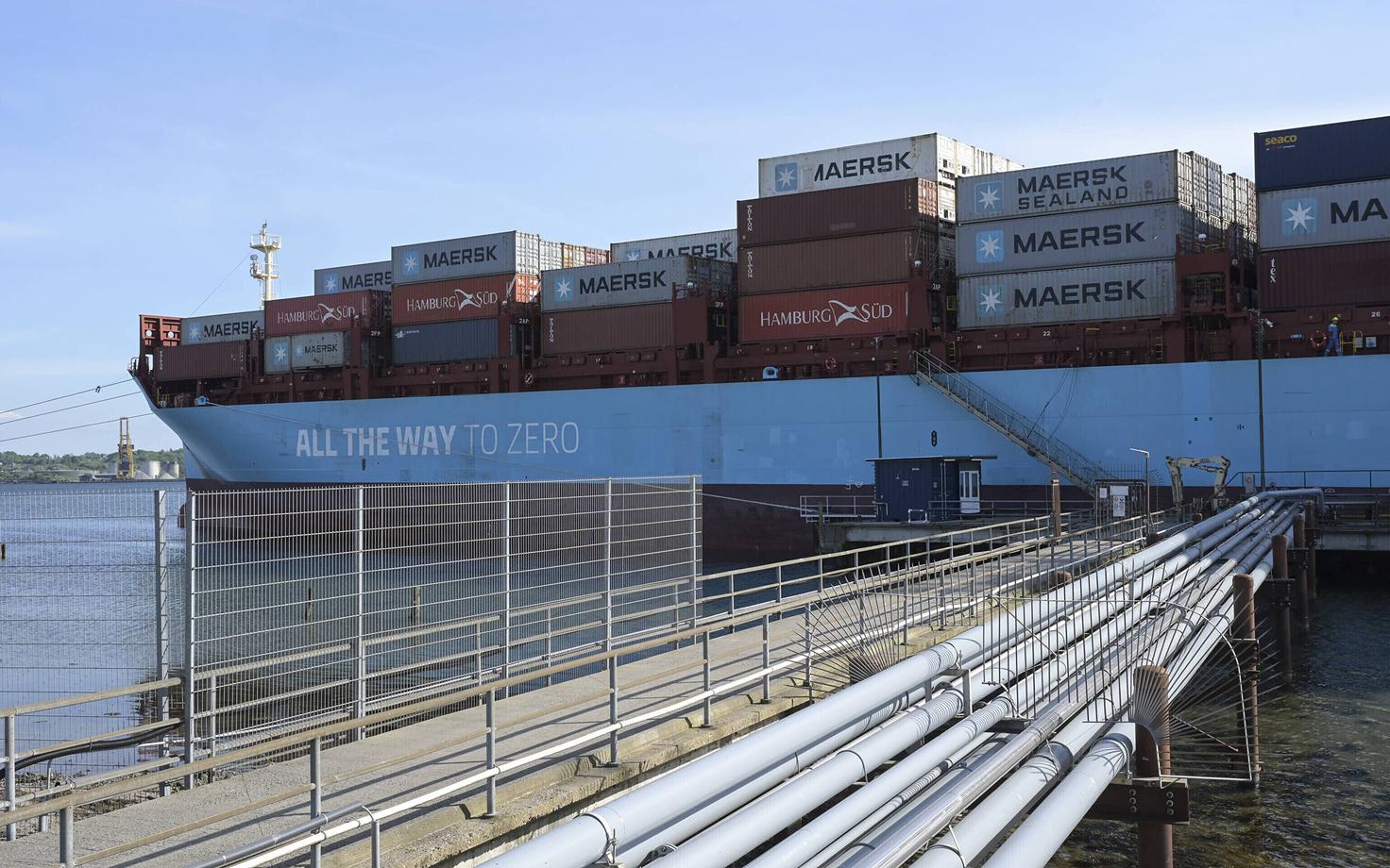 Konteinerlaev Laura Maersk tankimas Aabenraa sadamas maailma esimeses e-metanooli tehases Taani linnas Kassos.