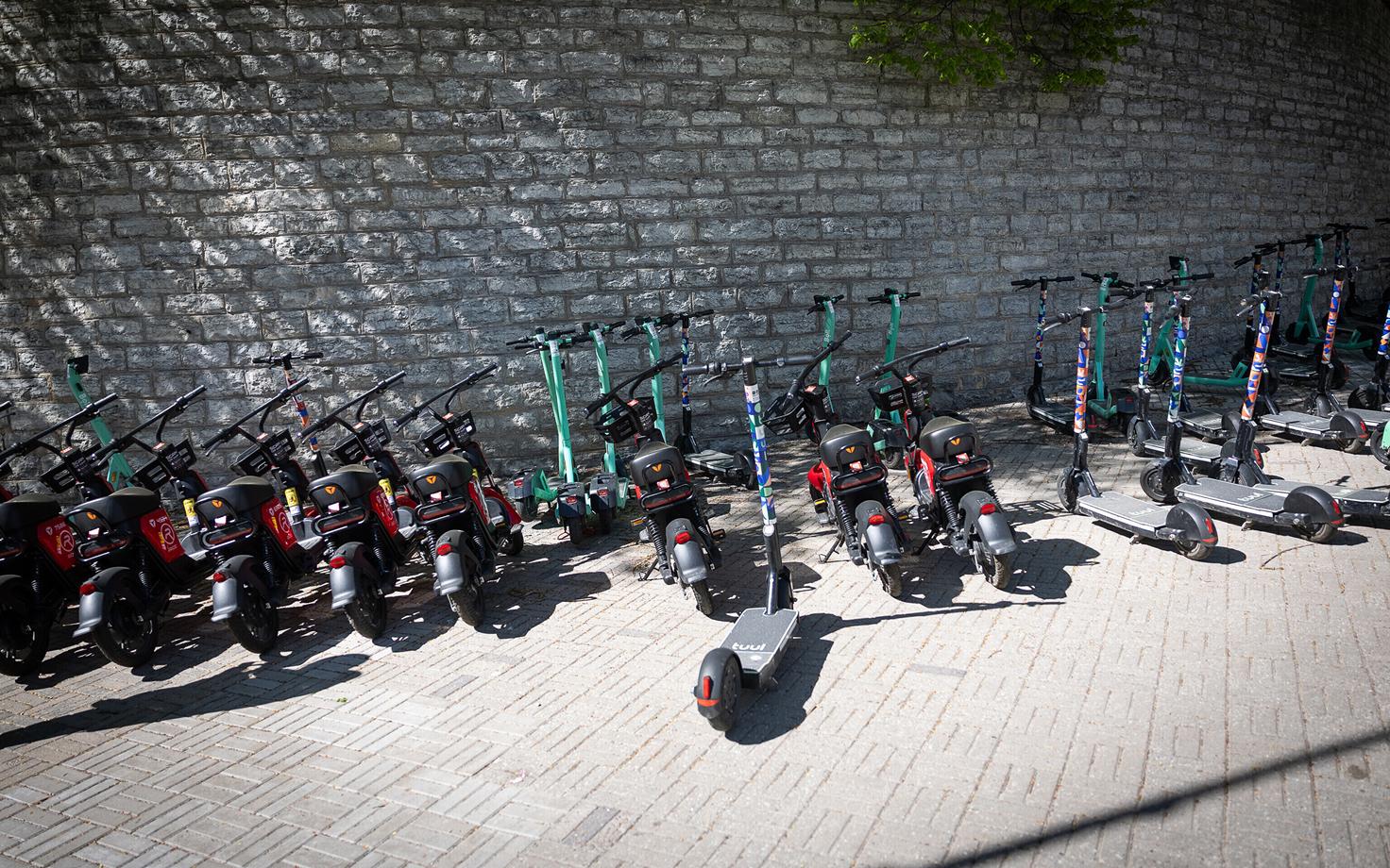 Мини-мопеды и электросамокаты.