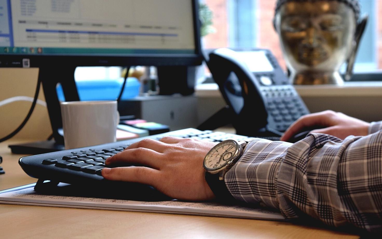 Компьютер. Иллюстративная фотография.