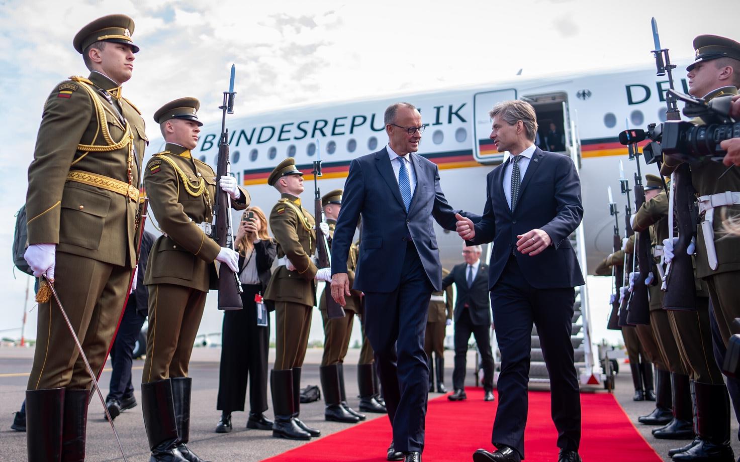 Friedrich Merz (vasakul) jõudis Leetu