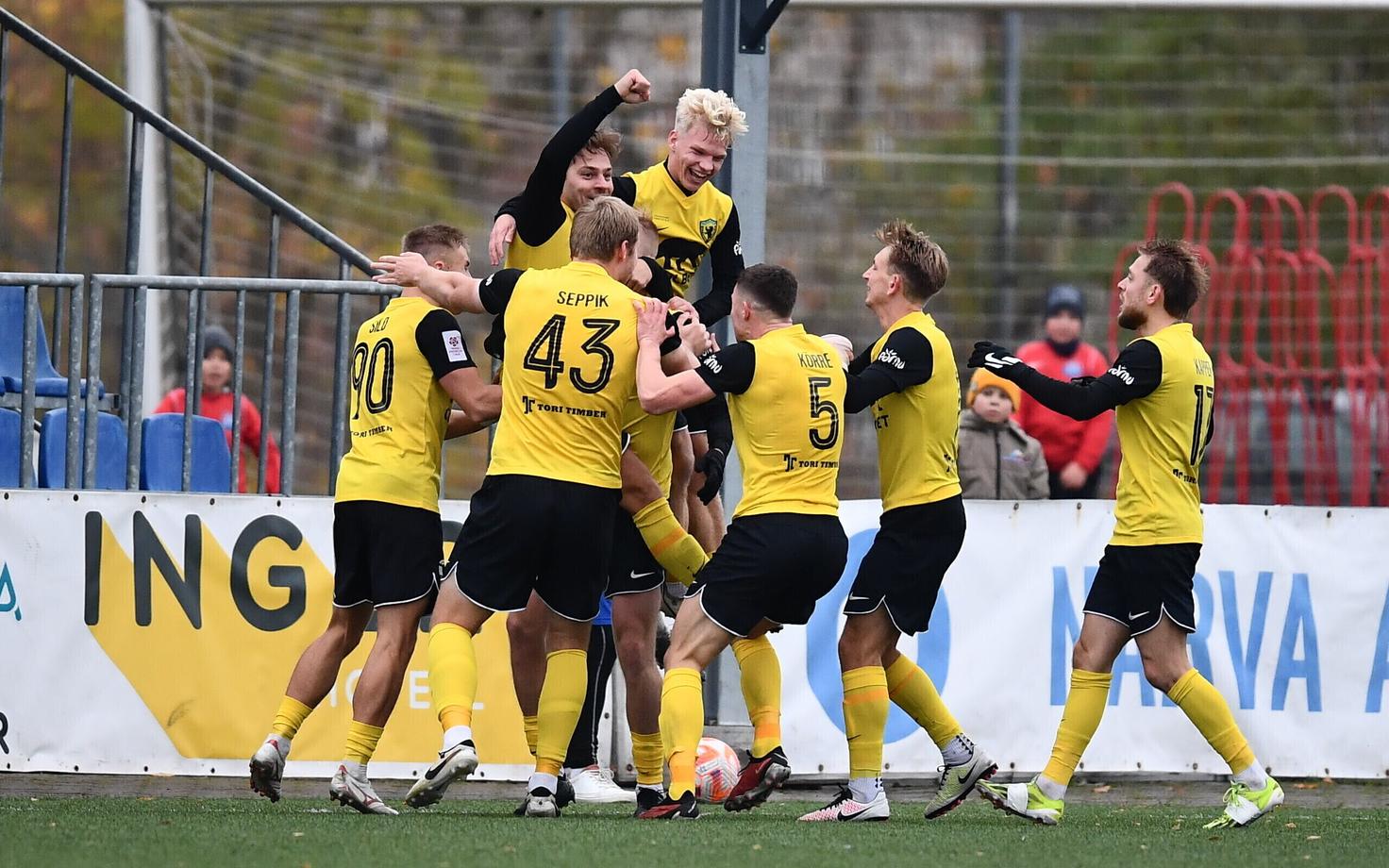 Футболисты