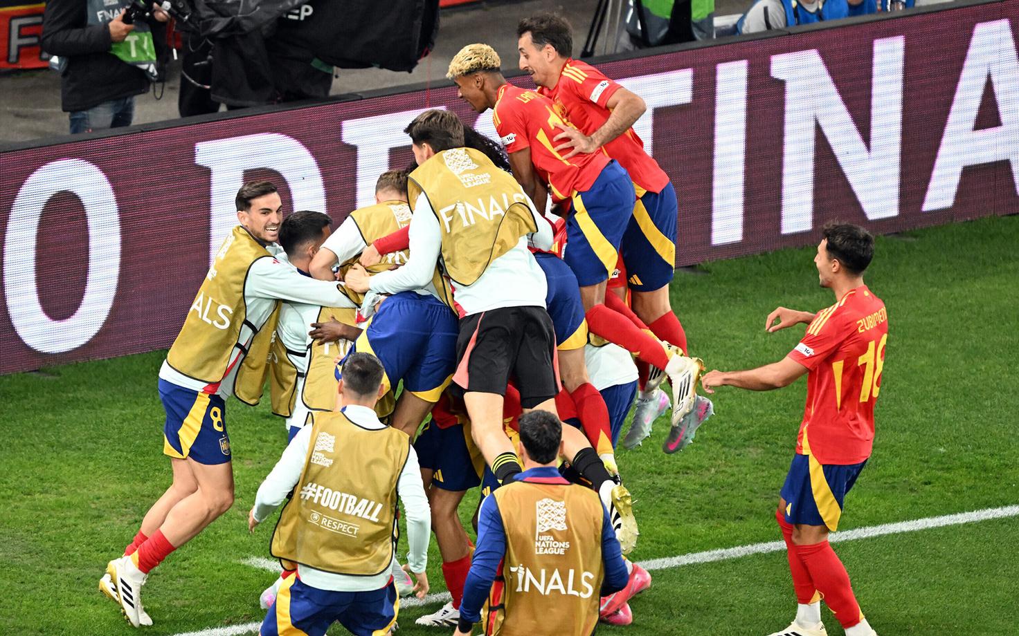 Футболисты сборной Испании забили команде Франции пять голов.