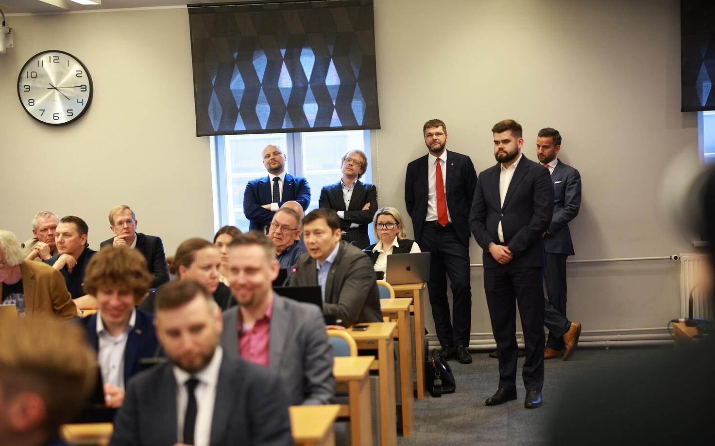 Заседание Таллиннского горсобрания, 12 июня.