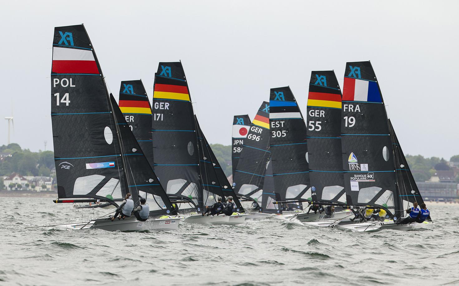 49erFX sõit Kiel regatil, Helen Pais - Helen Ausman keskel