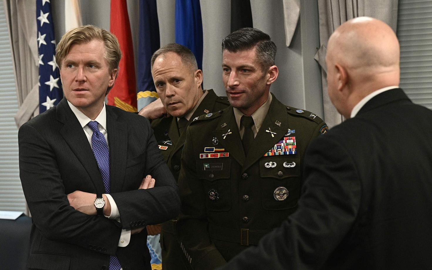 Заместитель министра обороны США Элбридж Колби (справа) с высокопоставленными воеными.