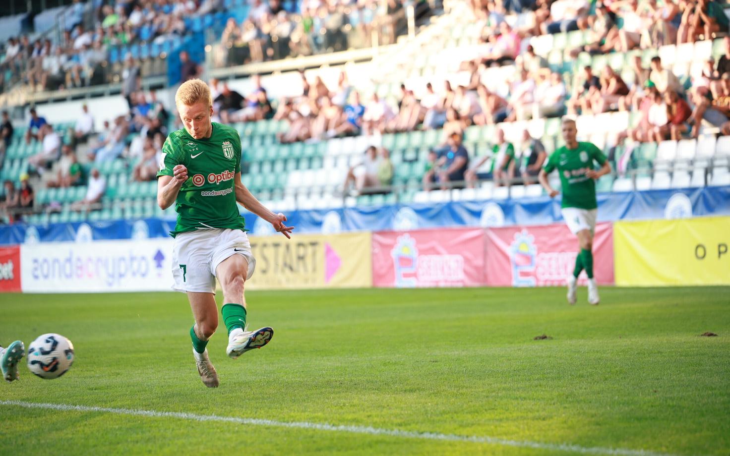 Футболисты