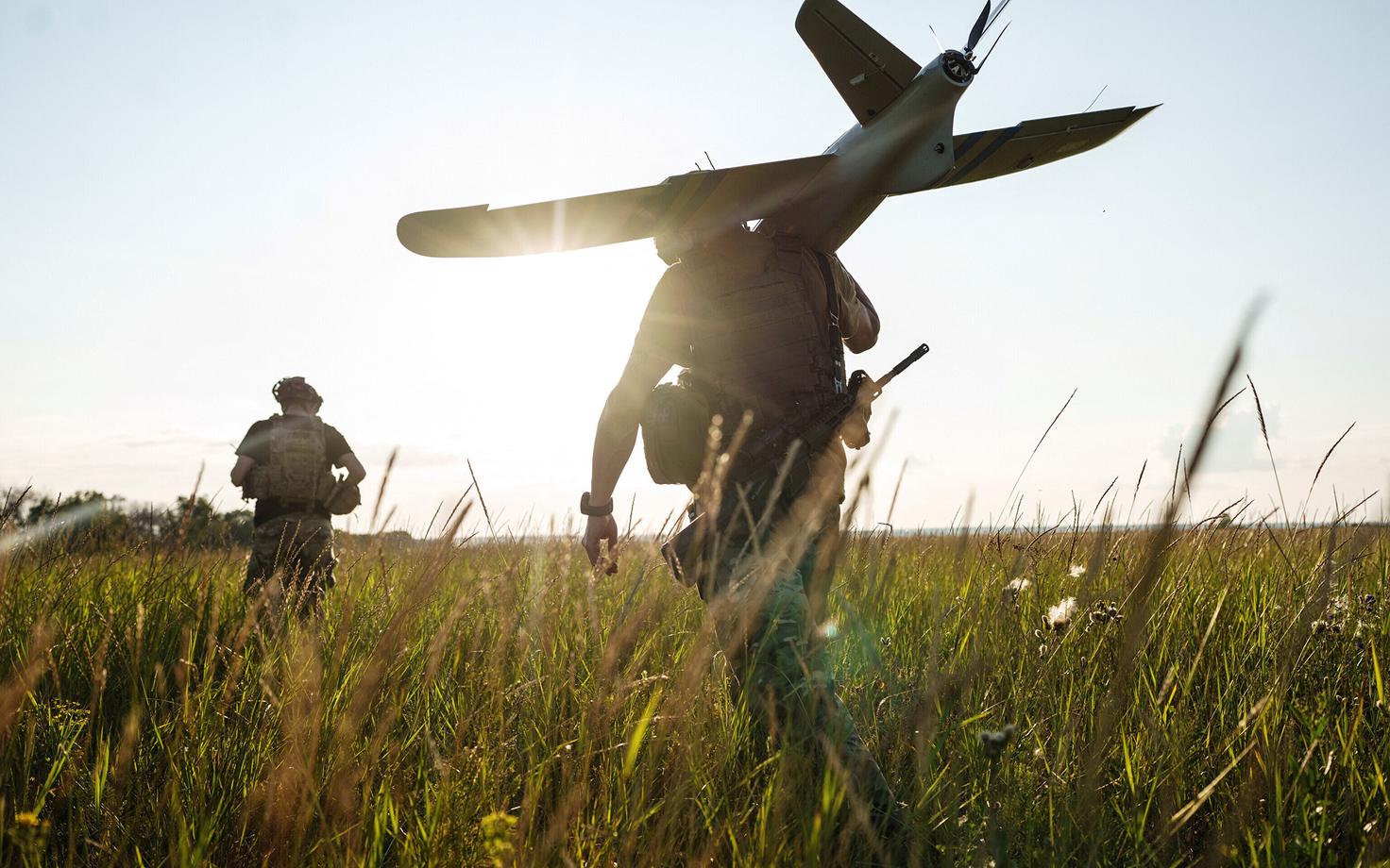 45 / 5 000 Украинские военные сбили разведывательный беспилотник.