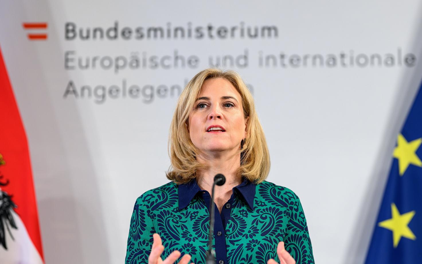 Министр иностранных дел Австрии Беате Майнль-Райзингер.