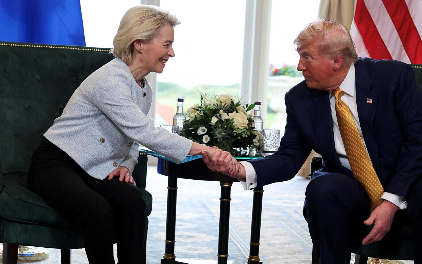 Глава Еврокомиссии Урсула фон дер Ляйен и президент США Дональд Трамп.