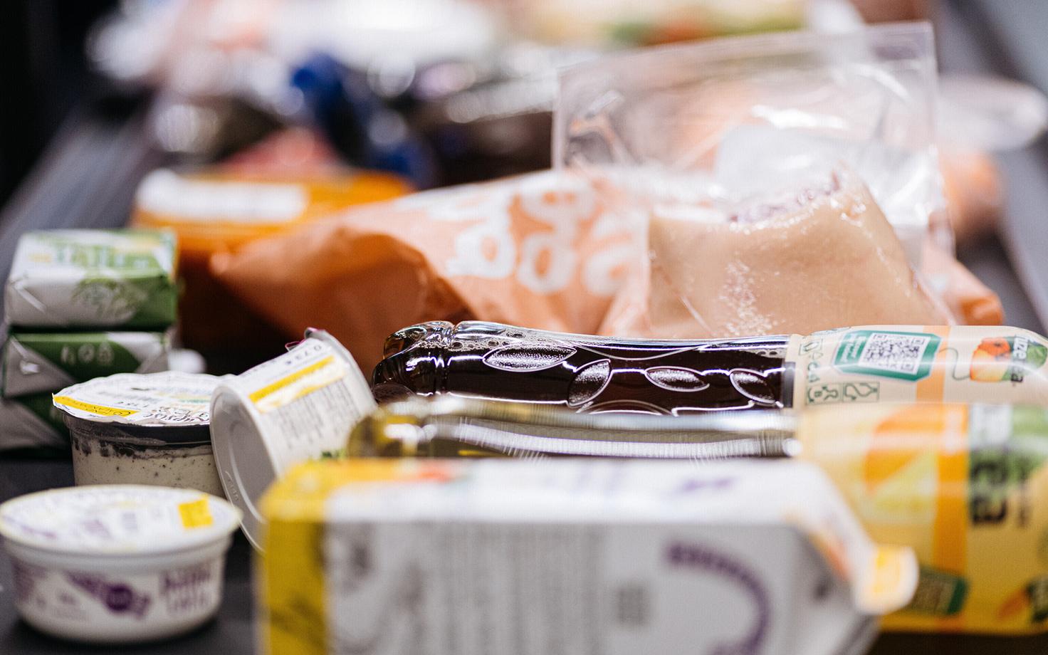 Продукты питания на кассе. Иллюстративная фотография.