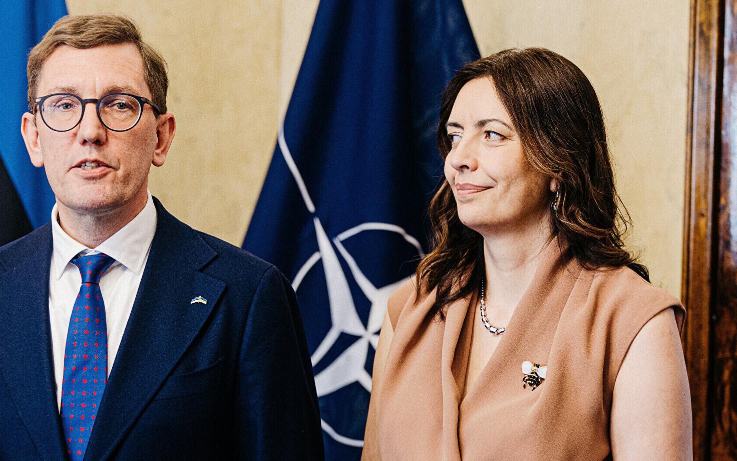 Кристен Михал и Кармен Йоллер.