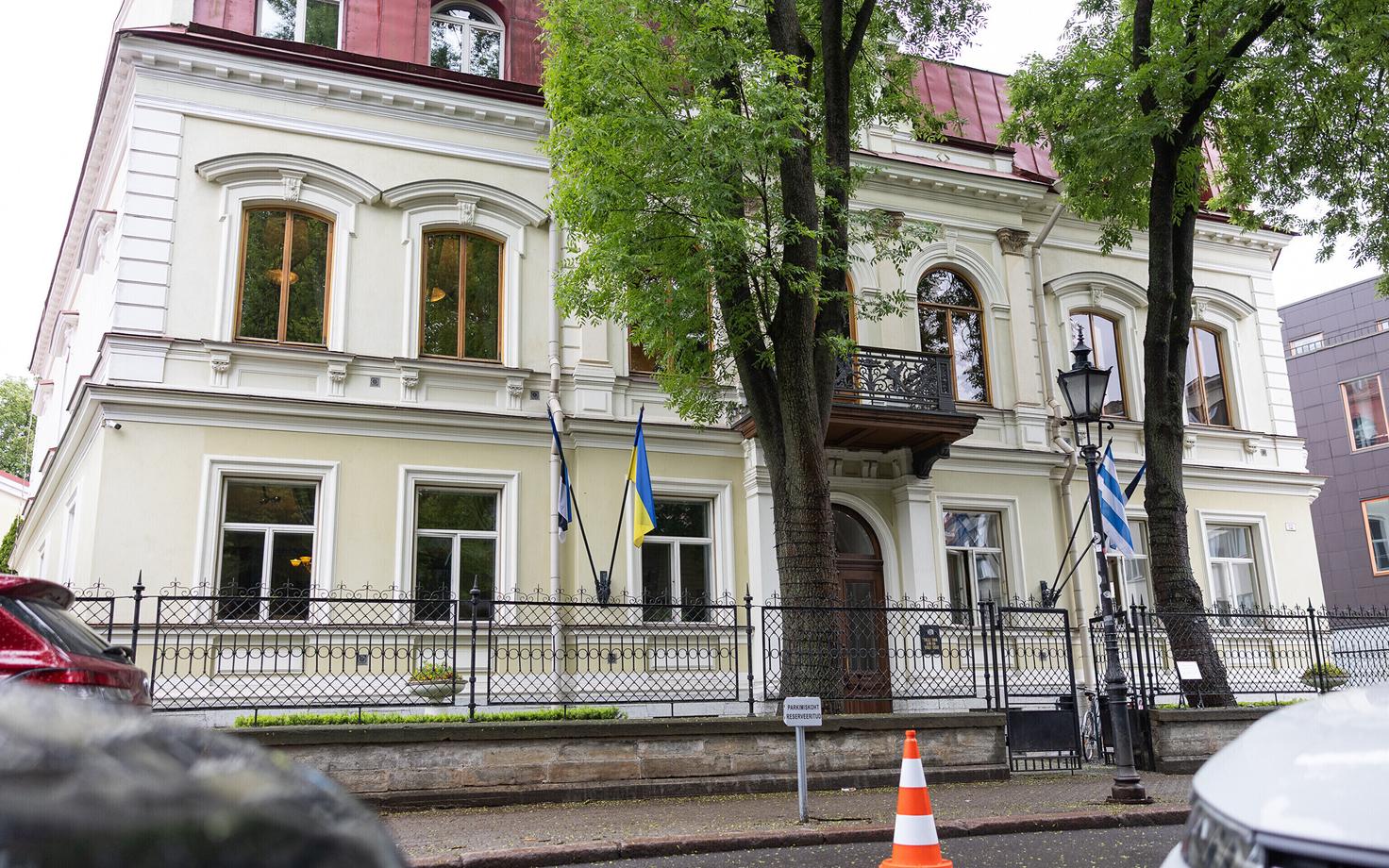 Здание Таллиннского горсобрания.