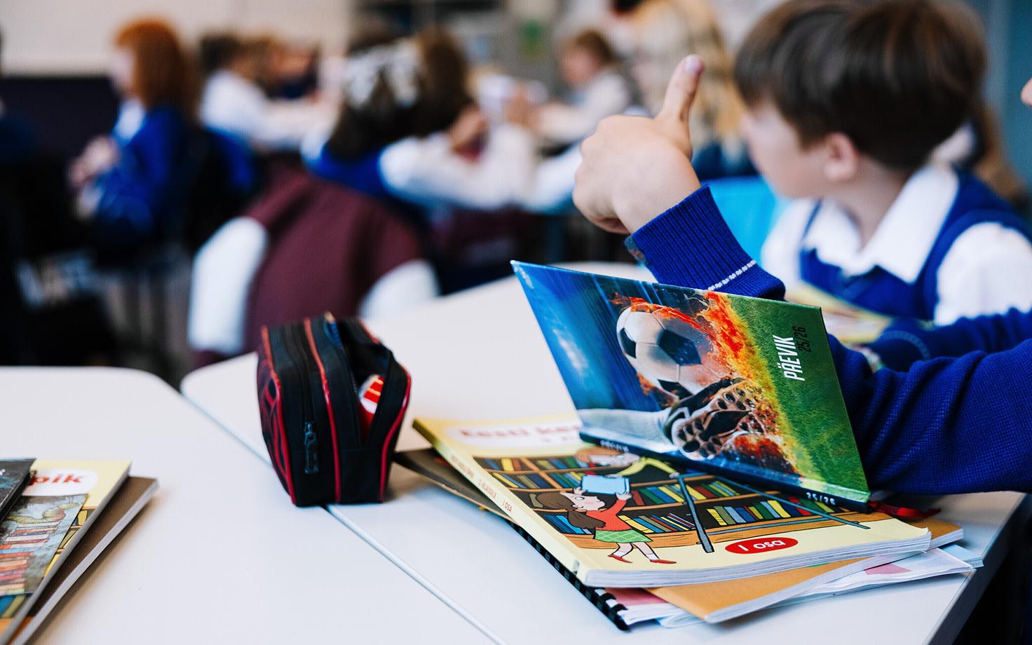 Õpilane koolitunnis.