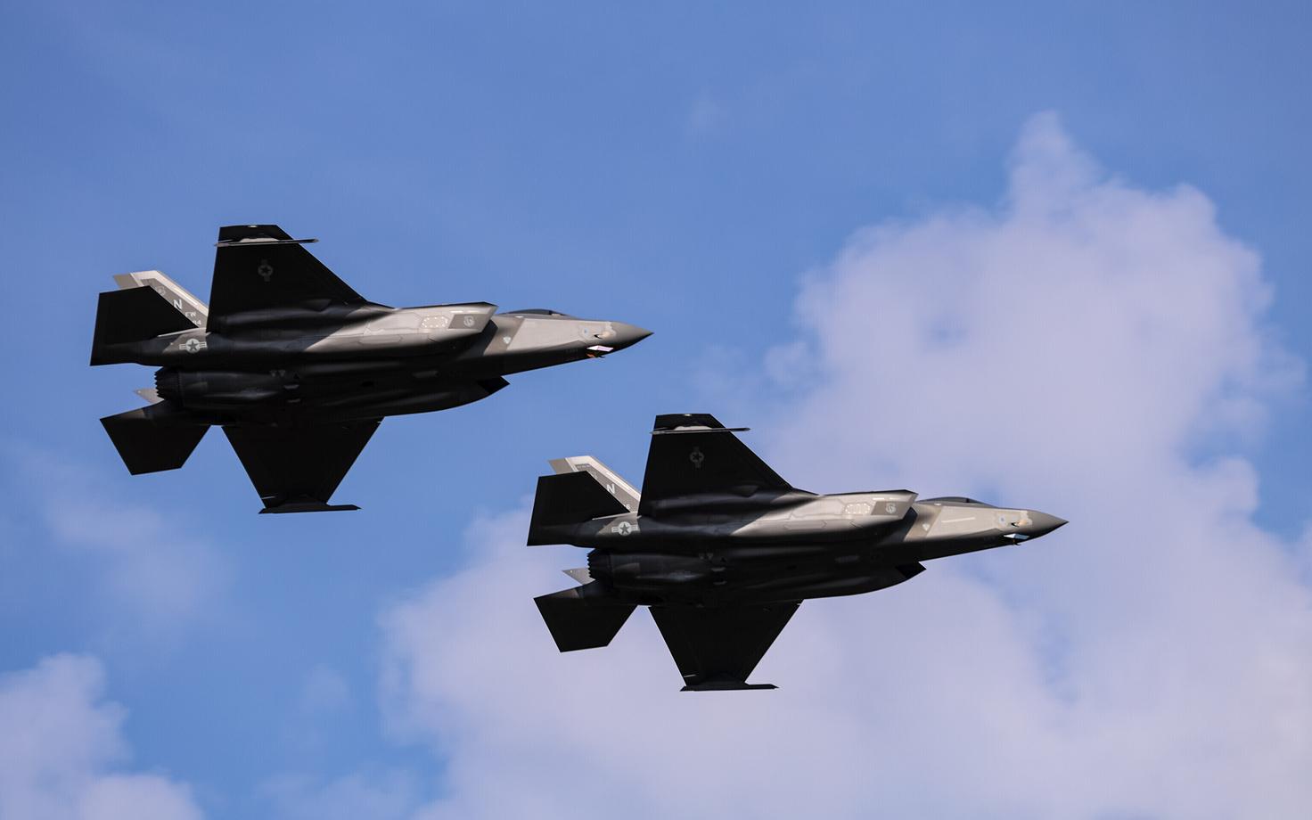 Истребители F-35 над Польшей.