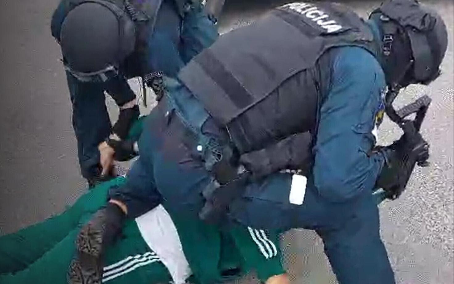 Литовская полиция за работой.