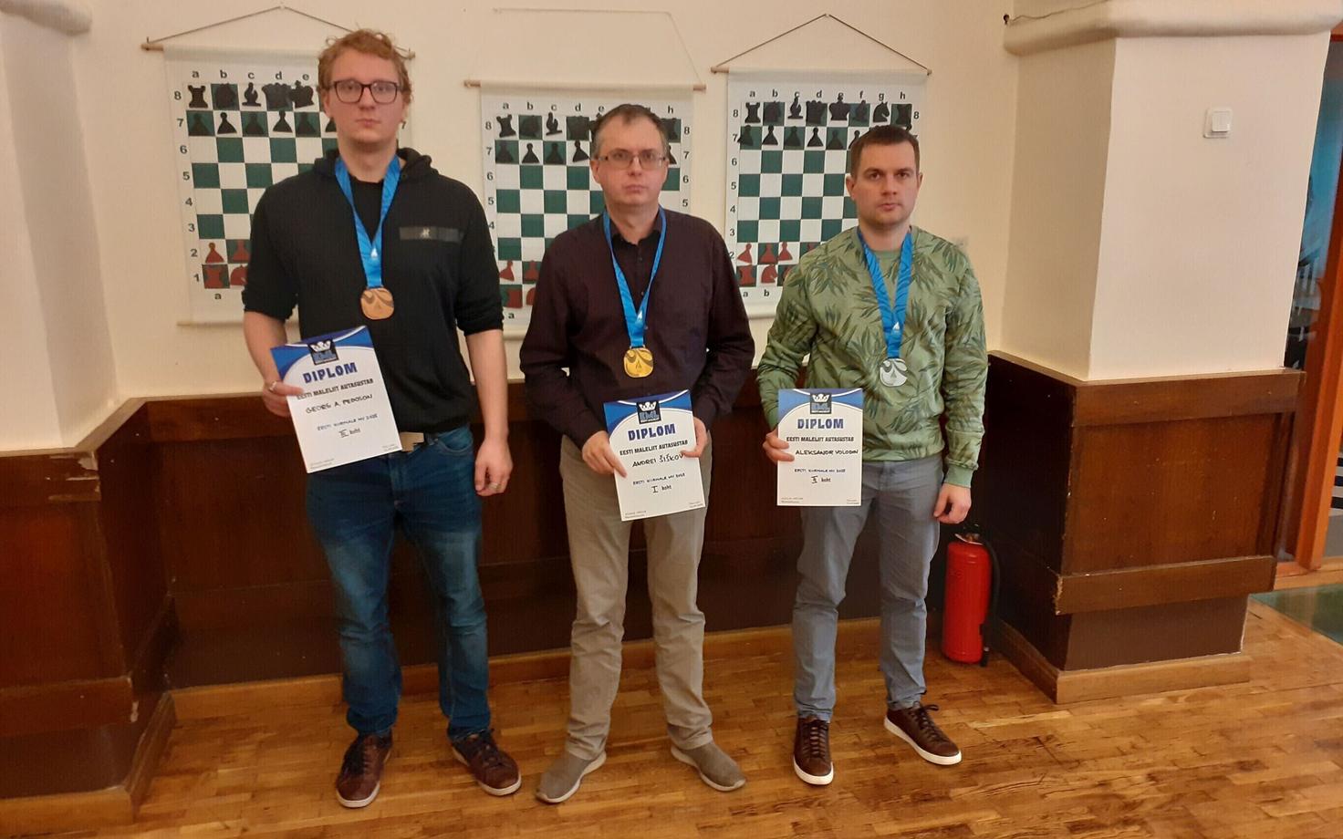 Avatud võistlusklassi esikolmik (vasakult): Georg Aleksander Pedoson, IM Andrei Šiškov ja GM Aleksandr Volodin.