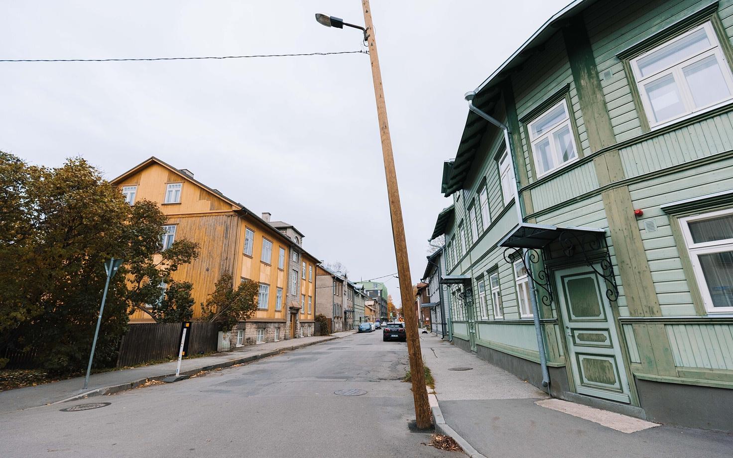 Old wooden apartment buildings in Central Tallinn's Uus Maailm neighborhood.
