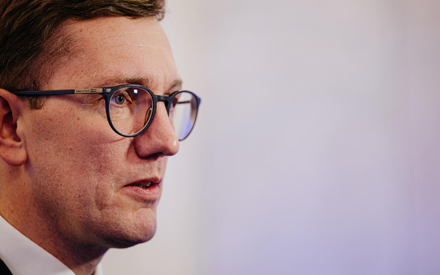 Кристен Михал.